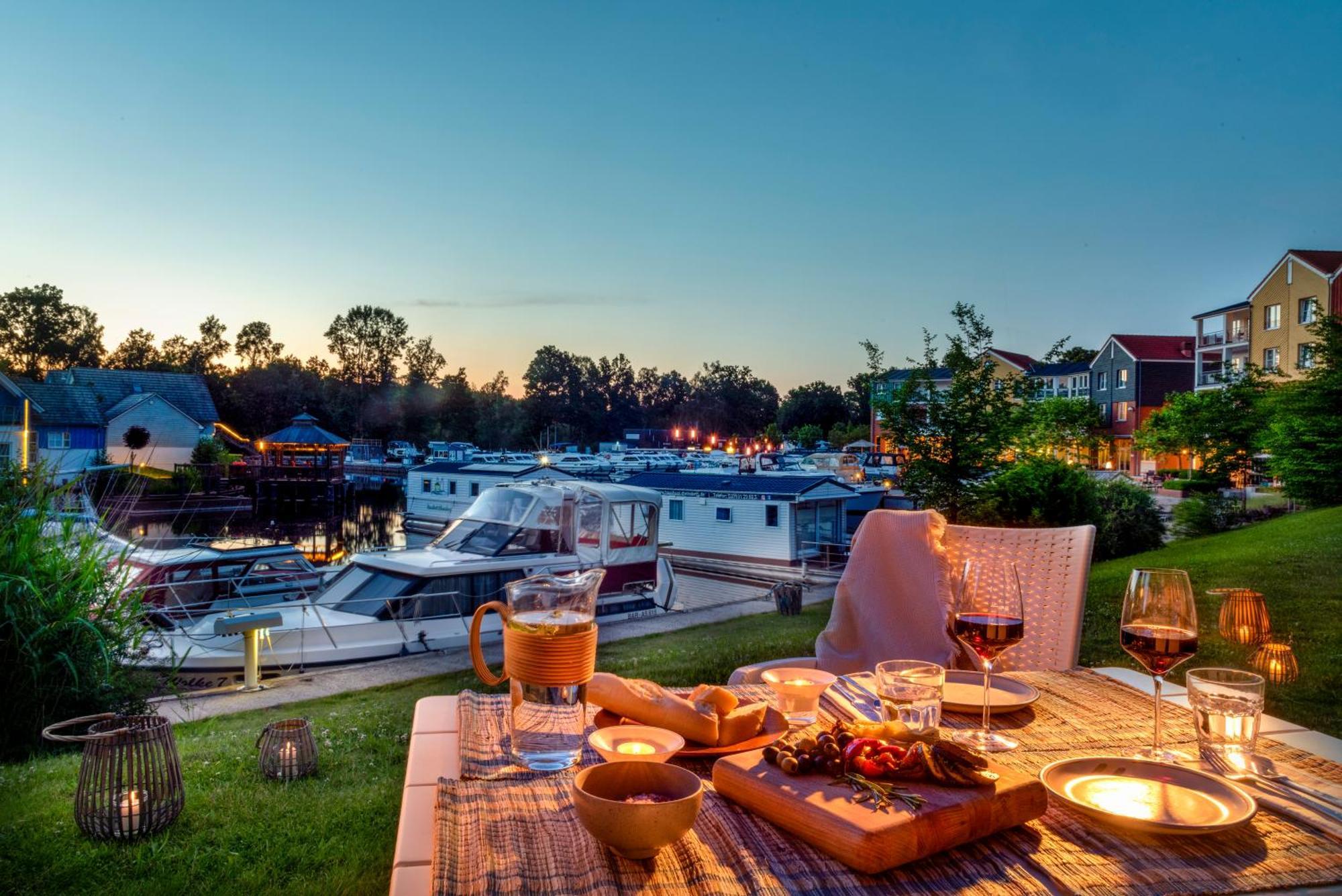Precise Resort Marina Wolfsbruch Rheinsberg Esterno foto